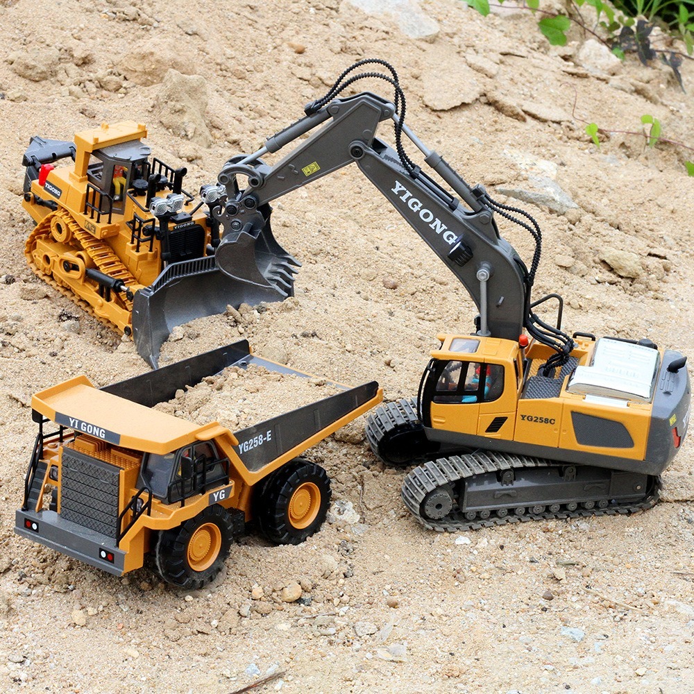 2.4G Remote Control Excavator  - Heavy Equipment Games review and price